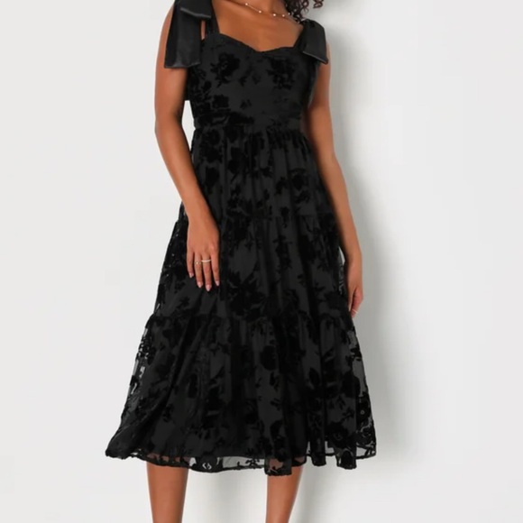 Sweet Essence Black Floral Burnout Velvet Tie-Strap Midi Dress Size Small - Picture 4 of 9